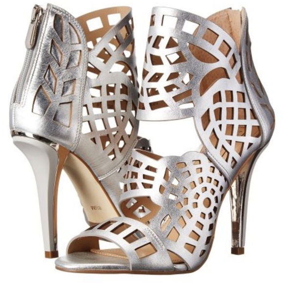 BCBG MAXAZRIA MAVEN LASER-CUT SANDAL SILVER IN SIZE 7.5 - Picture 2 of 13